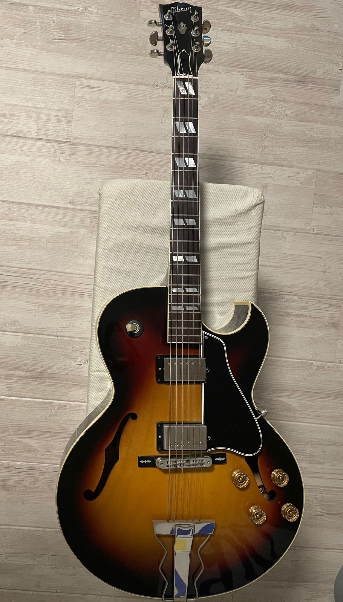 Gibson ES 175